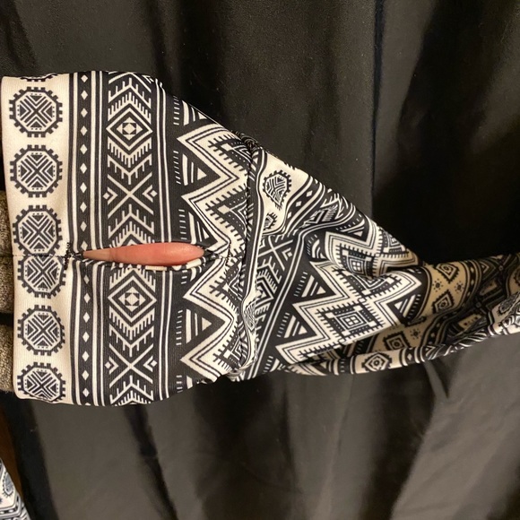 NWT Women’s Black and White Long Sleeve UV Protection Rash Guard Swim Top - Picture 11 of 15